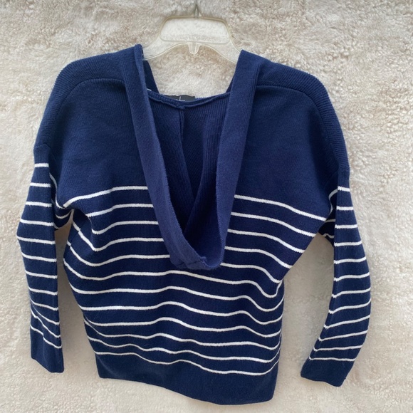 Tahari lightweight hoodie sweater - Picture 10 of 13